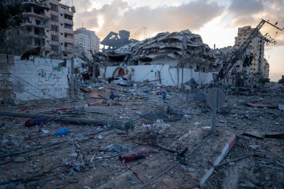 Imatge d'arxiu d'una àrea destruïda a causa dels atacs aeris de les forces de defensa israelianes al veïnat d'Al-Remal, al centre i l'oest de Gaza.