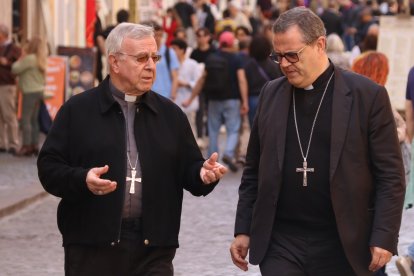 Los obispos de Tortosa y Mallorca, Sergi Gordo y Sebastià Taltavull, este viernes Roma.
