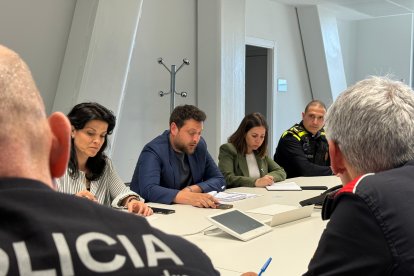L'alcalde Viñuales coordinant el dispositiu especial.