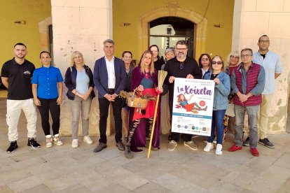 Foto familia con los establecimientos participantes en las Jornadas de Tapas 'La Xoixeta'.