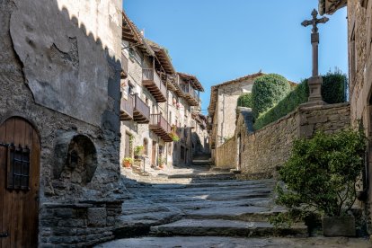 Imagen de la calle del Fossar de Rupit.