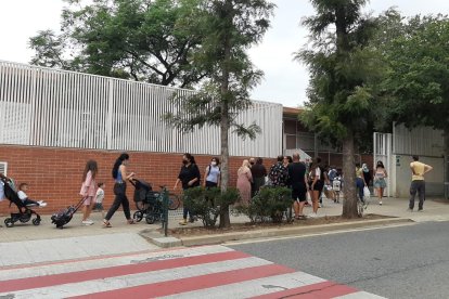 Fotografía de archivo del inicio del curso en la Escuela Rubió y Oros, uno de los centros públicos que ha quedado enmarcado en la Zona D.