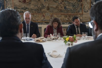 El grupo se reunió en la Embajada de París.