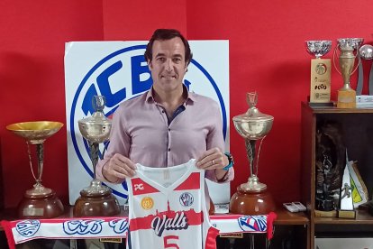 El entrenador del CB Valls, Miki Larraz, durante su presentación.