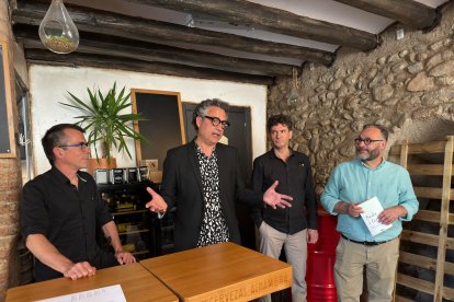 'Seda i ferro' reafirma la capacidad de Fito Luri para fusionar la tradición musical con la expresión poética y visual.