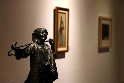 Escultura que representa el personaje de Manelic d'Àngel Guimerà, hecha por Josep Montserrat i Portella.