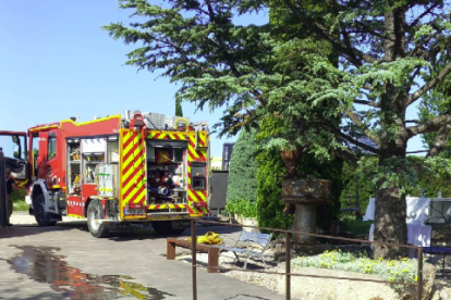 Una dotación de Bomberos en el lugar de los hechos.