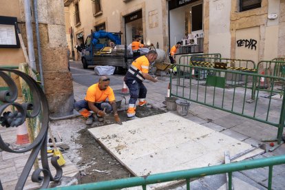 Imatge dels treballs al carrer Major amb la Baixada de la Misericòrdia.