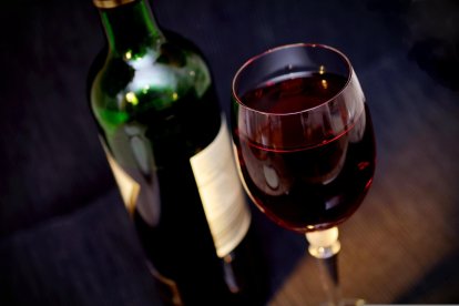 Imagen de archivo de vino tinto.