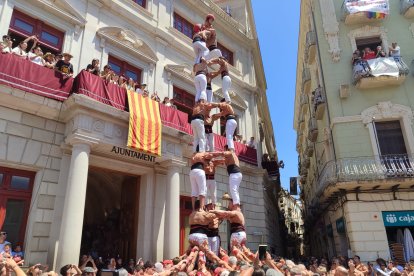Fotografia del 3 de 8 dels Xiquets de Reus durant la Diada de lluïment de Sant Pere a Reus