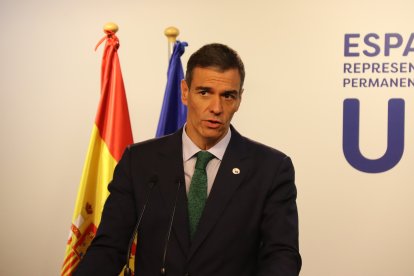 El presidente del gobierno español, Pedro Sánchez, comparece ante los medios en Bruselas