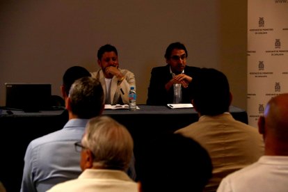 L'alcalde de Tarragona, Rubén Viñuales i el director general de l'APCE, Marc Torrent, durant la jornada sobre promoció immobiliària