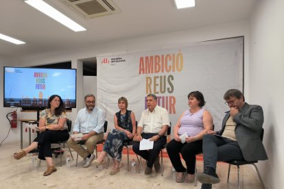Los concejales de gobierno de ERC Reus y el portavoz de la ejecutiva local, Carles Prats.