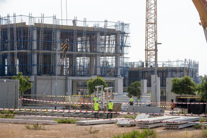 Las obras de la nueva promoción Les Oliveres empezaron hace prácticamente un año.