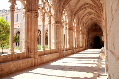 Claustro gótico del Real Monasterio de Santes Creus después de la restauración.