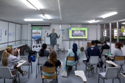 Sessió organitzada per una entitat escollida en una resolució anterior a Catalunya.
