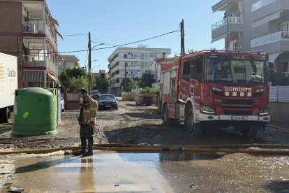 Bomberos drenando agua en Cubelles