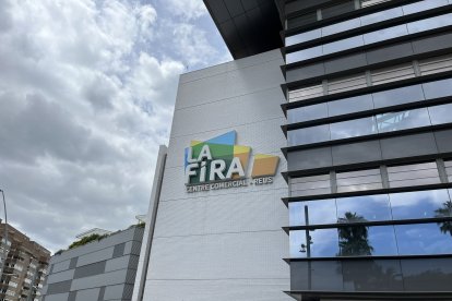 Fachada de la Fira Centro Comercial de Reus.