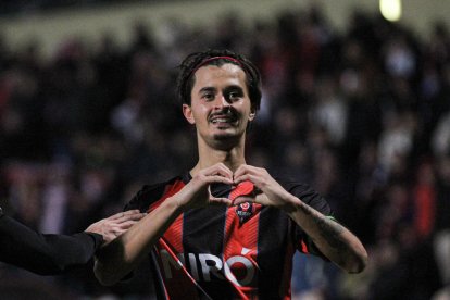 Pol Benito celebrant un gol.