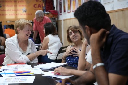 Una sesión del proyecto 'Charlamos juntos' de la Coordinadora de Asociaciones por la Lengua Catalana en Barcelona