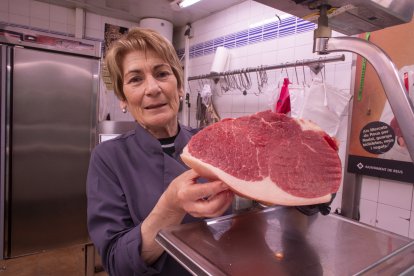 Nuri Pié, propietària de la parada Carn de cavall Nuri Pié al Mercat del Carrilet