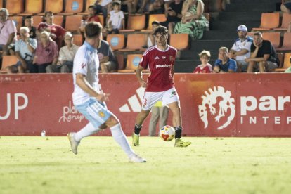 Nil Jiménez durant el duel contra el Real Zaragoza.