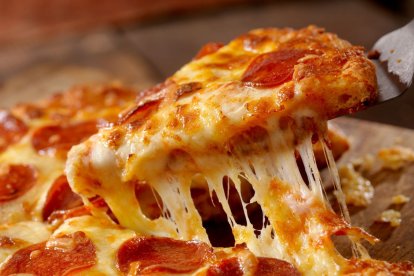 Imatge d'un tros de pizza.