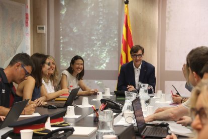 El president de la Generalitat, Salvador Illa; i la consellera d'Interior, Núria Parlon, encapçalen la reunió de coordinació per abordar l'onada de calor i els incendis a Catalunya al CECAT