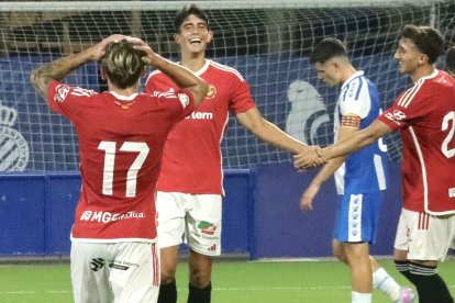 Marc Montalvo celebrant el gol contra l'Espanyol B.