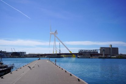 Imatge dels molins flotants al Port de Tarragona.