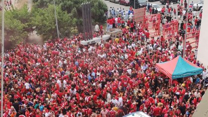 Arriba el bus del Nàstic.