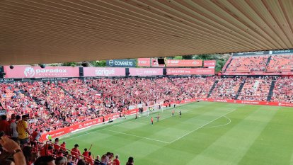 L'interior del Nou Estadi animant abans de l'escalfament.