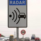 Imatge d'un radar en una carretera espanyola.