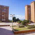 El projecte contempla la impermeabilització de la plaça, per acabar amb les filtracions d'aigua.