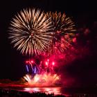 La Punta del Miracle es va omplir de gom a gom per gaudir de la segona jornada del Concurs Internacional de Focs Artificials.