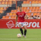 El riudomenc Marc Montalvo amb l'esfèric el darrer partit al Nou Estadi Costa Daurada.