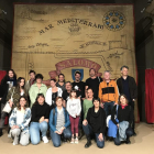 Miembros que participen en el tradicional Ball Parlat del Sant Crist de Salomó.