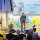 Joan Miquel Oliver, component d’Antònia Font, va oferir un concert per presentar l’actuació del 27 de juliol.