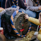 Imatge del Tió a la plaça de la Vila de Cambrils.