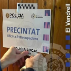 Imatge de l'habitatge precintat per la policia.