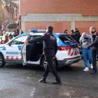 Moment en què els Mossos d'Esquadra han detingut a una persona presumptament implicada en el tiroteig al barri Sant Josep Obrer de Reus.