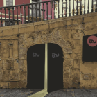 Imatge de l'entrada a l'establiment del Cau i la Cova a la Part Alta de Tarragona.