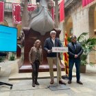 Elvira Vidal, Jordi Sendra i Pep Manresa en roda de premsa.