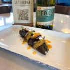 Arròs tot pelat i socarrat amb allioli de llima i crema de galera