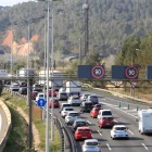 Cua intermitent a l'AP-7 en direcció Tarragona, el divendres abans de Setmana Santa.