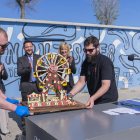 La pastisseria Velvet ha creat un pastís amb una nòria de xocolata amb motiu del 30è aniversari de la Fira d’Abril.