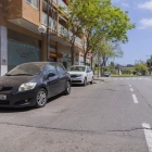 L’enfonsament del carrer Joan Fuster, a l’altura del número 3, genera grans tolls d’aigua durant els episodis de pluja, així com l’aparició d’esquerdes a la calçada