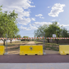 Les tanques restringeixen l’accés a persones alienes a l’obra i alerten de l’inici dels treballs per condicionar i adequar l’espai.