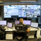 Sala de la comissaria de la Guàrdia Urbana de Tarragona des d'on es controlen les càmeres de videovigilància de la ciutat.