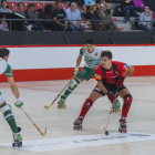 Marc Julià (Reus) amb Arnau Xaus (Calafell) durant un derbi.